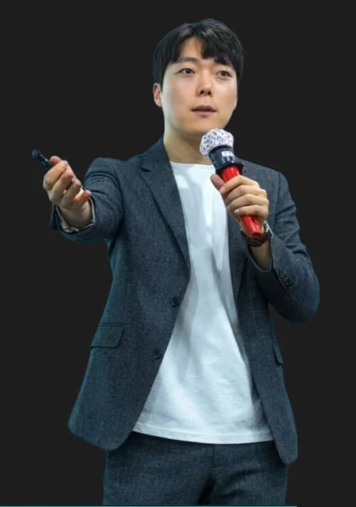 강연 중인 홍성찬 대표